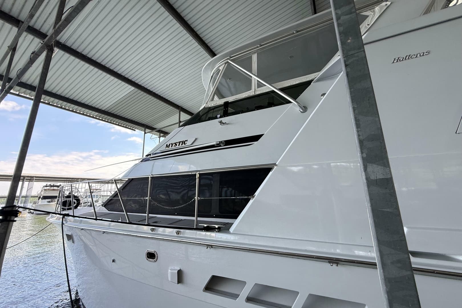 1998 Hatteras 52 Sport Deck Motor Yacht
