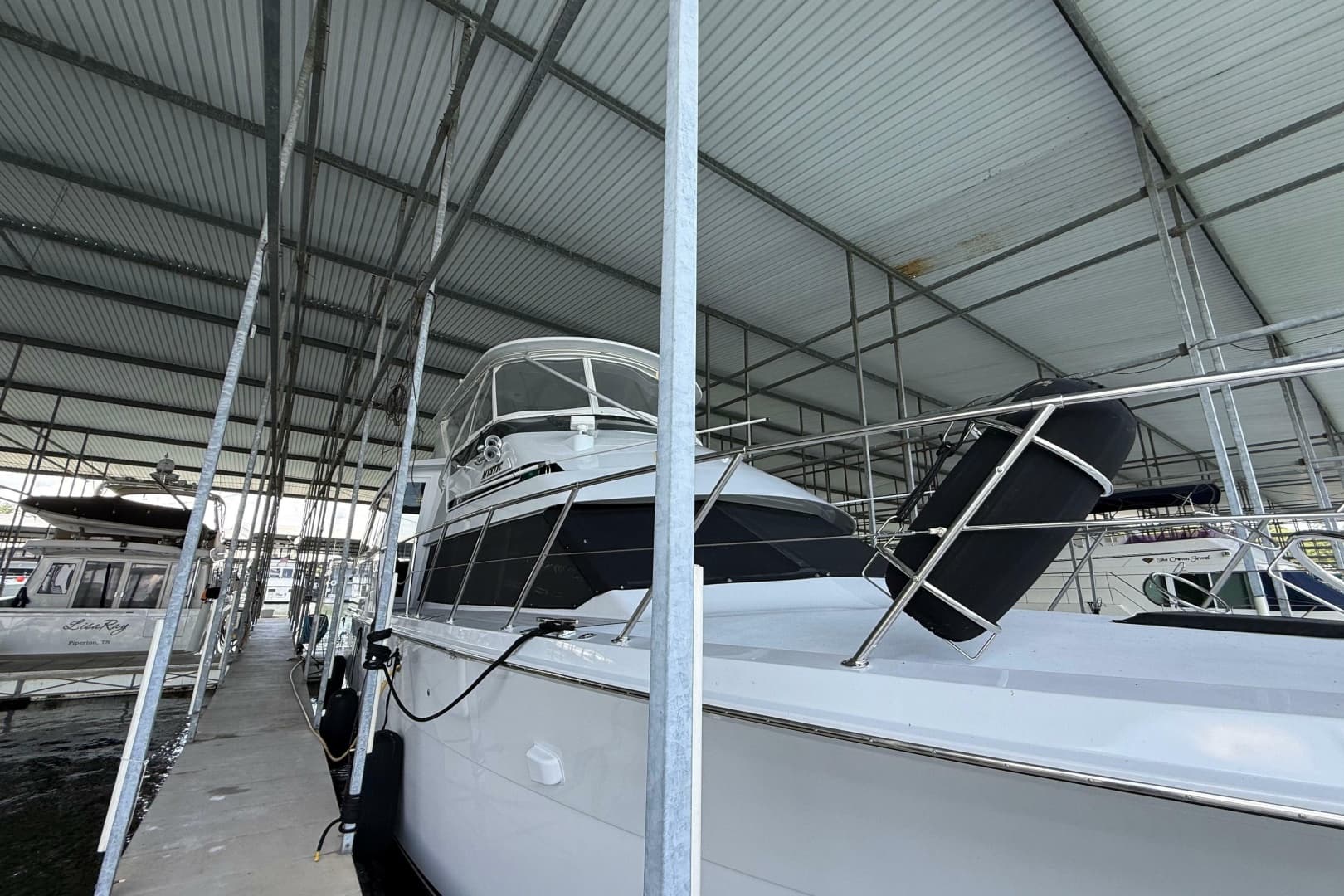 1998 Hatteras 52 Sport Deck Motor Yacht