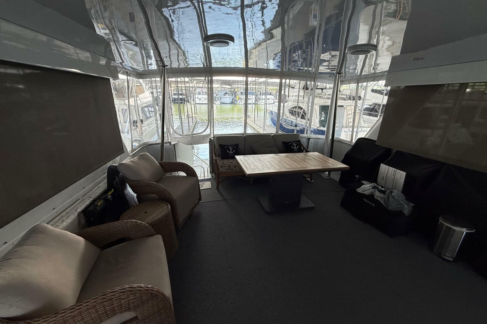 1998 Hatteras 52 Sport Deck Motor Yacht