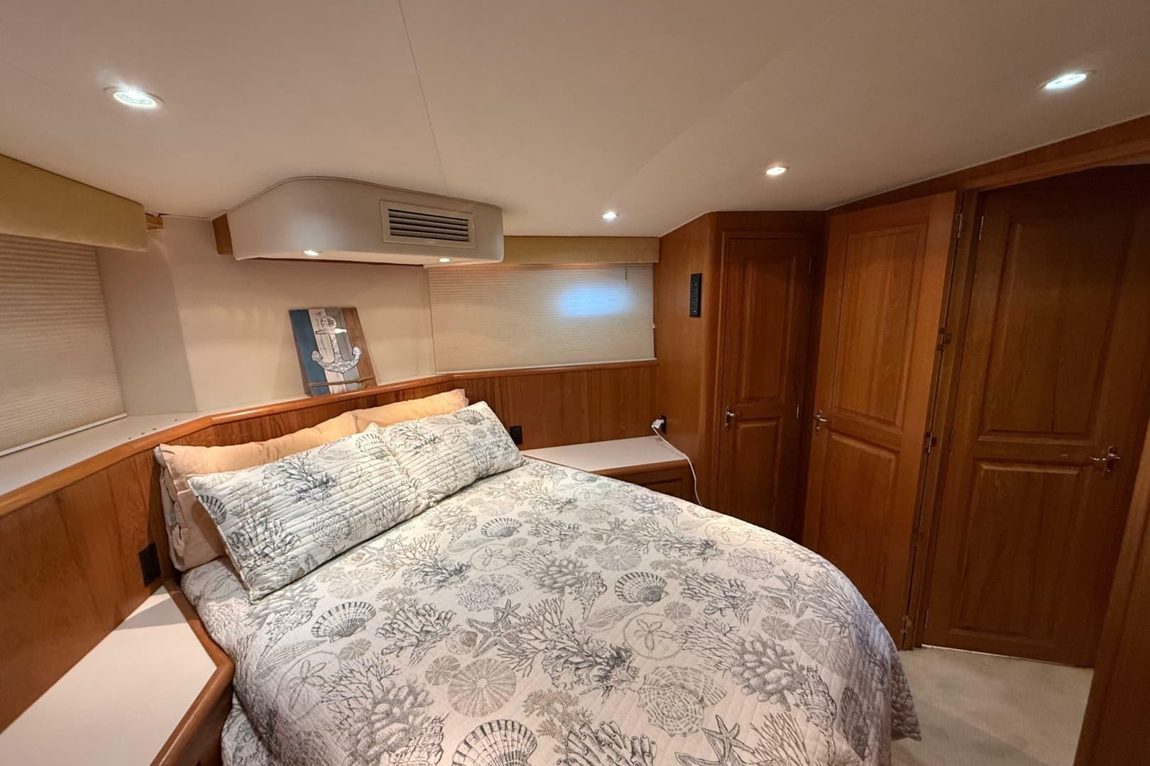 1998 Hatteras 52 Sport Deck Motor Yacht