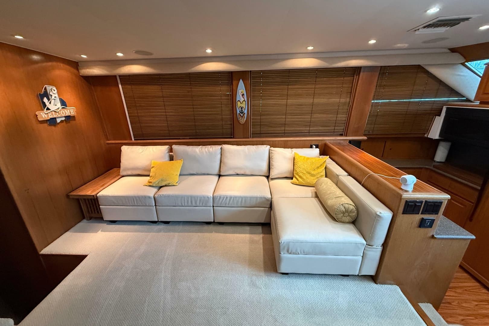 1998 Hatteras 52 Sport Deck Motor Yacht