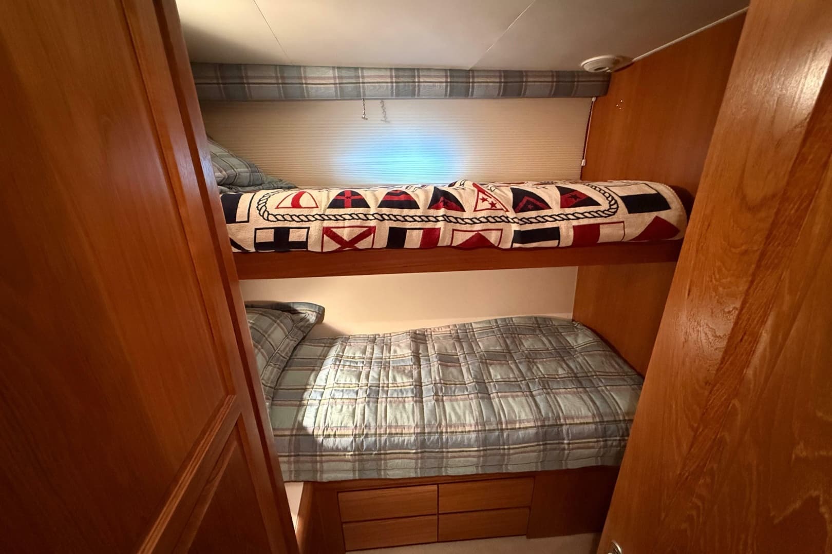 1998 Hatteras 52 Sport Deck Motor Yacht