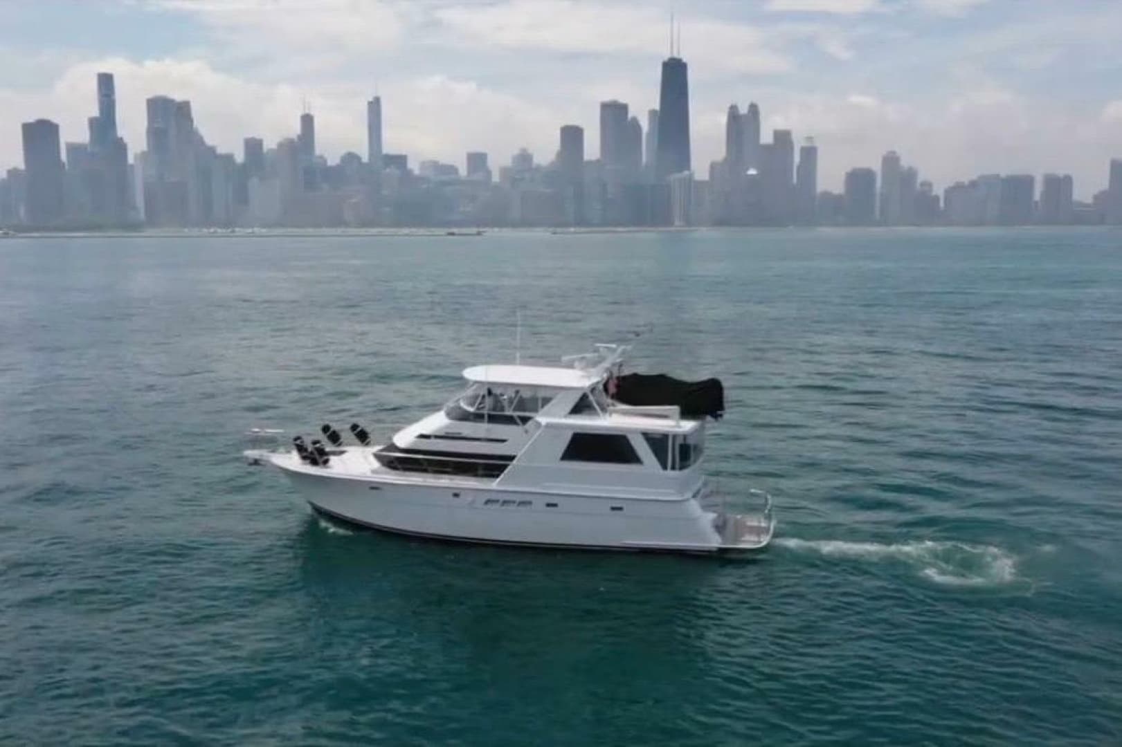 1998 Hatteras 52 Sport Deck Motor Yacht