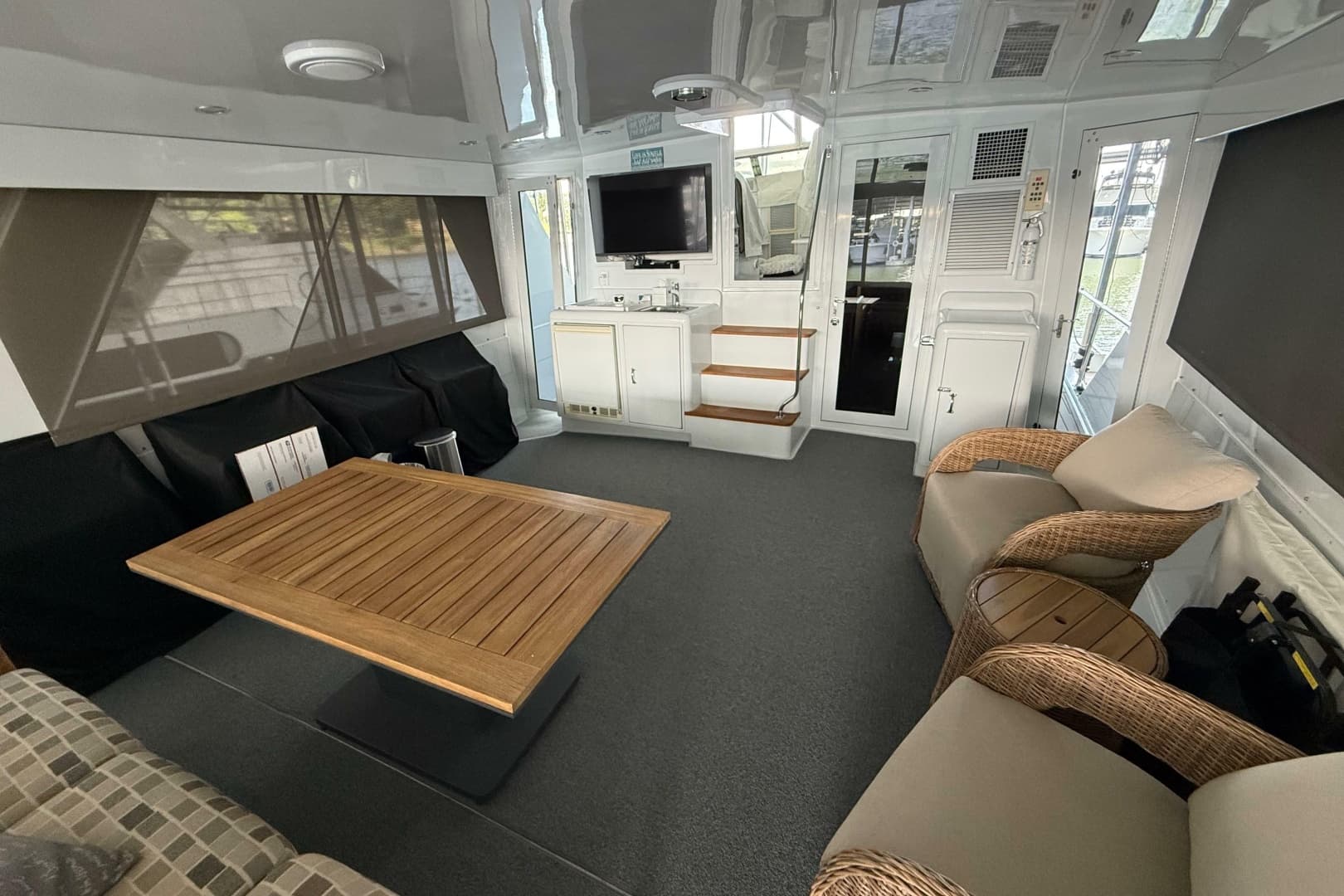 1998 Hatteras 52 Sport Deck Motor Yacht