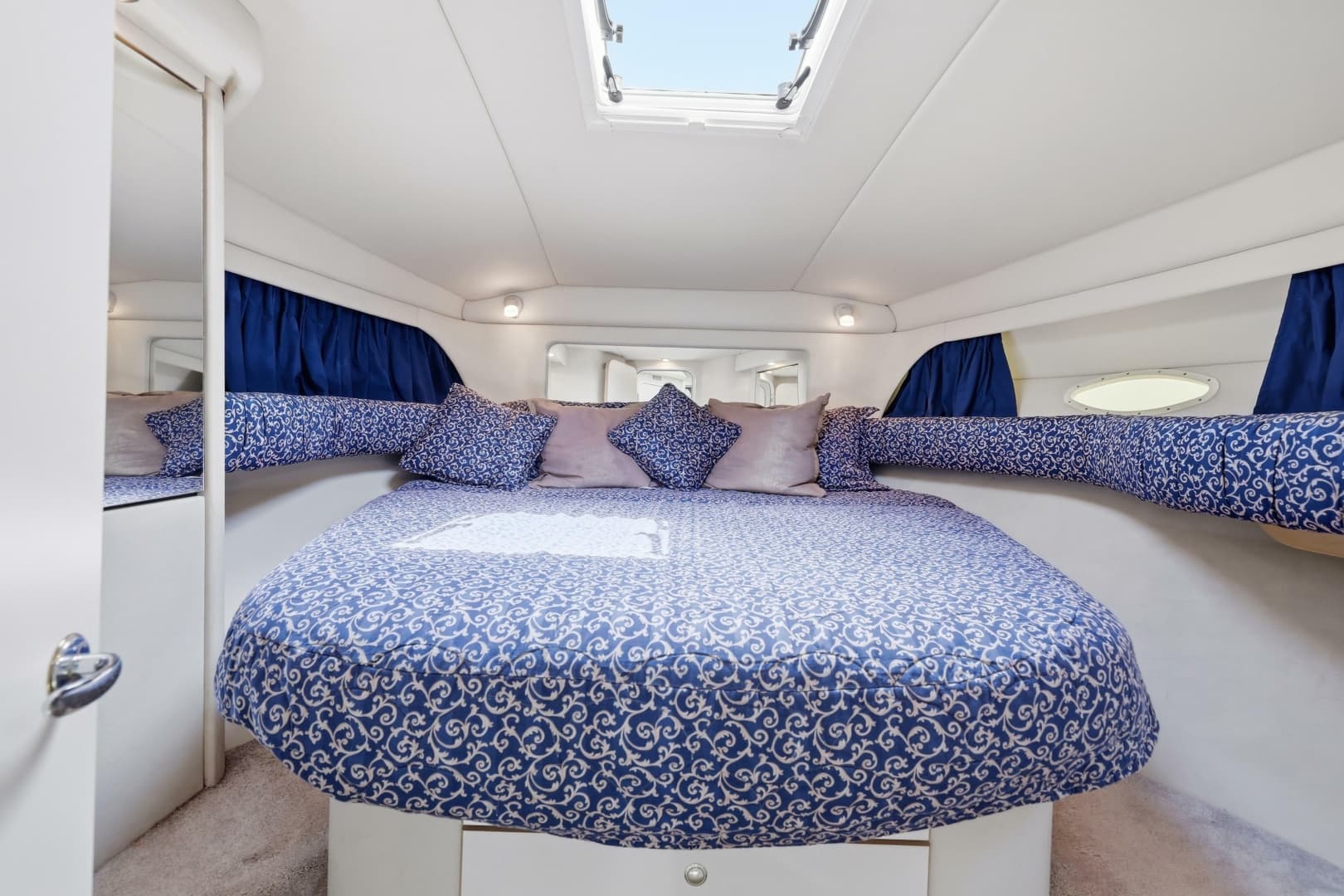 1997 Sea Ray 370 Aft Cabin