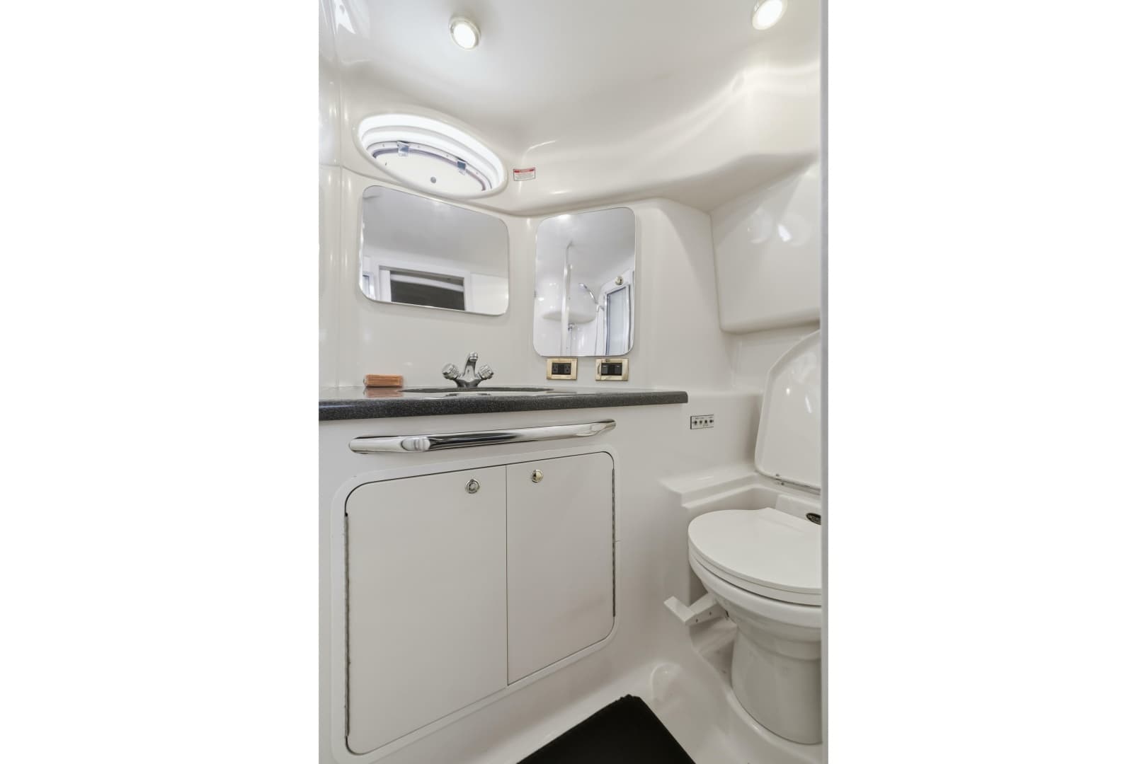 1997 Sea Ray 370 Aft Cabin