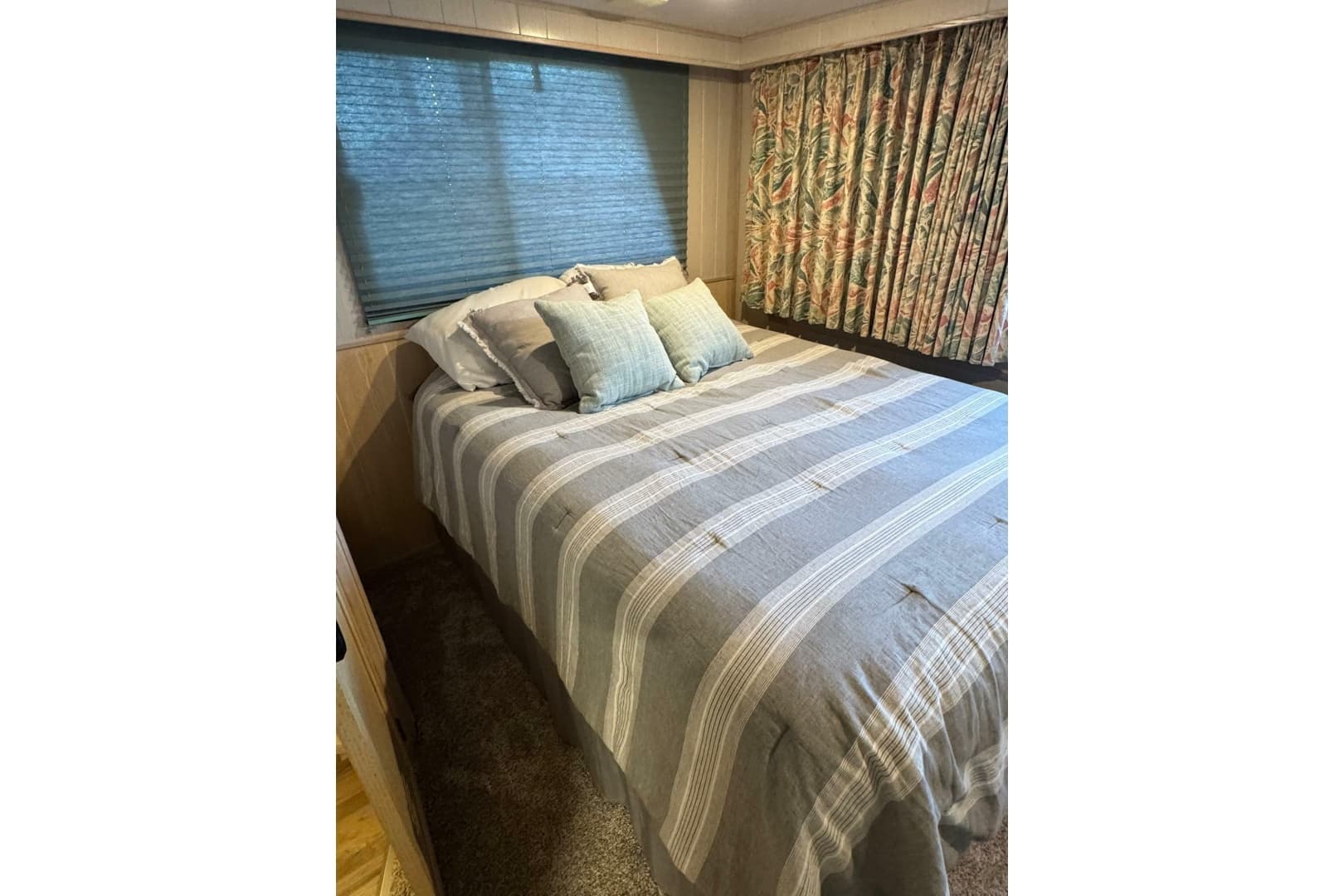 1996 Gibson 50 Cabin Yacht