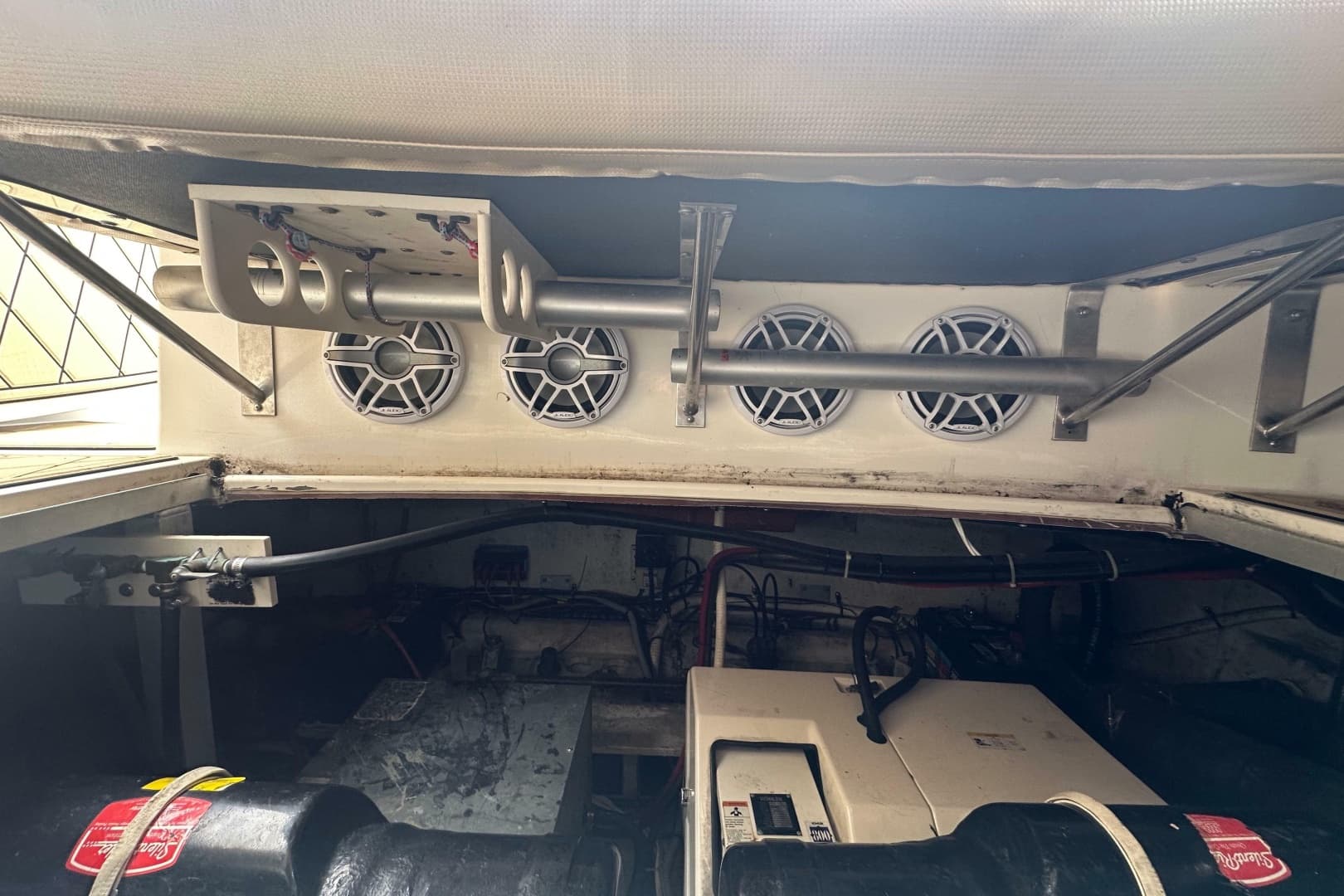 1995 Cruisers Yachts 3575 Esprit