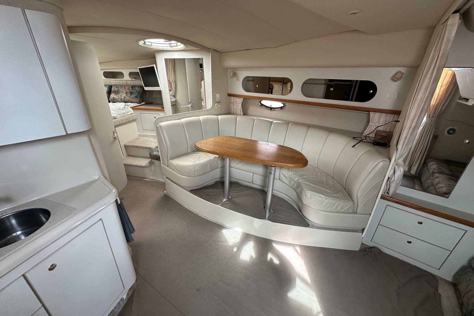 1995 Cruisers Yachts 3575 Esprit