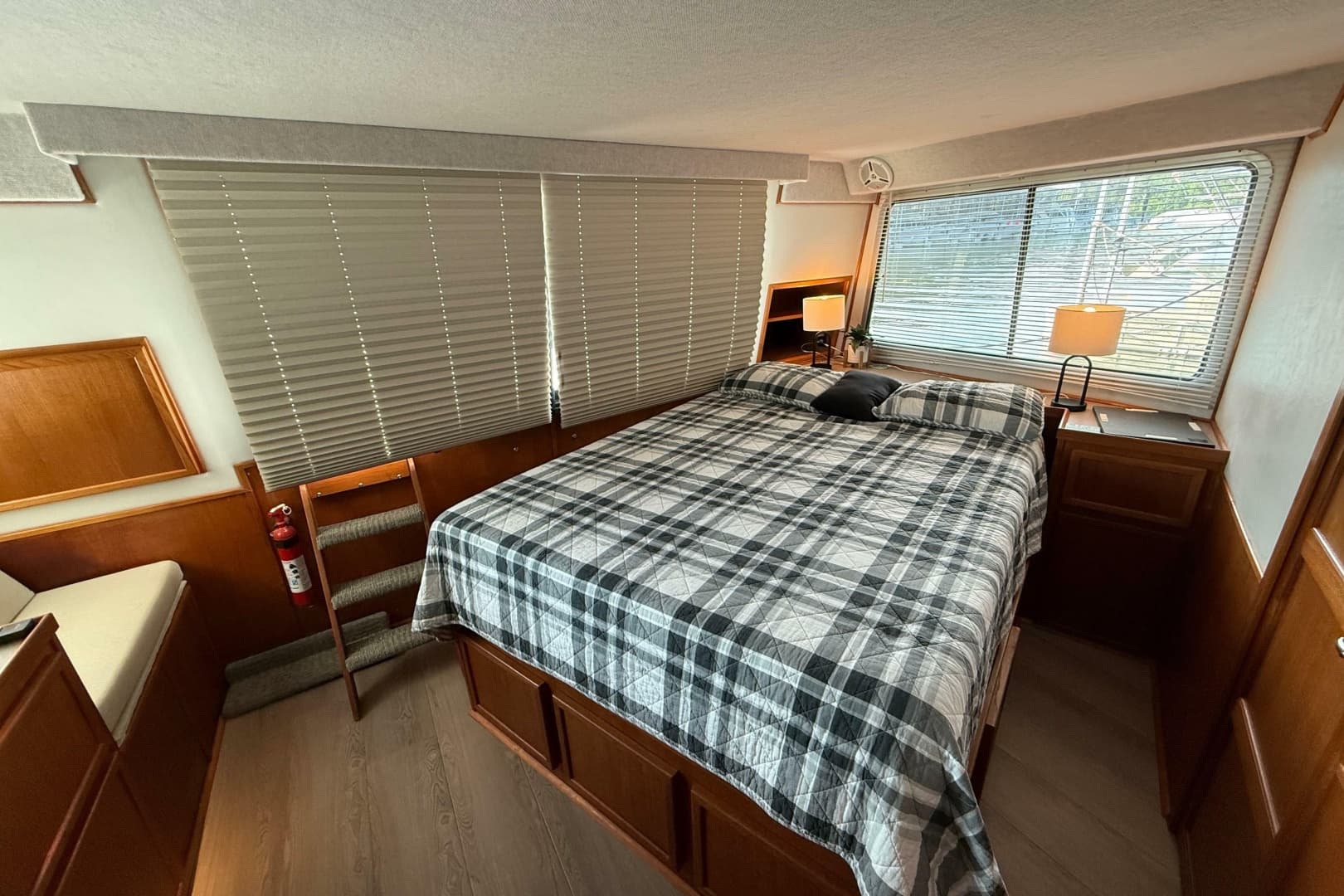 1995 Harbor Master 52 Wide Body
