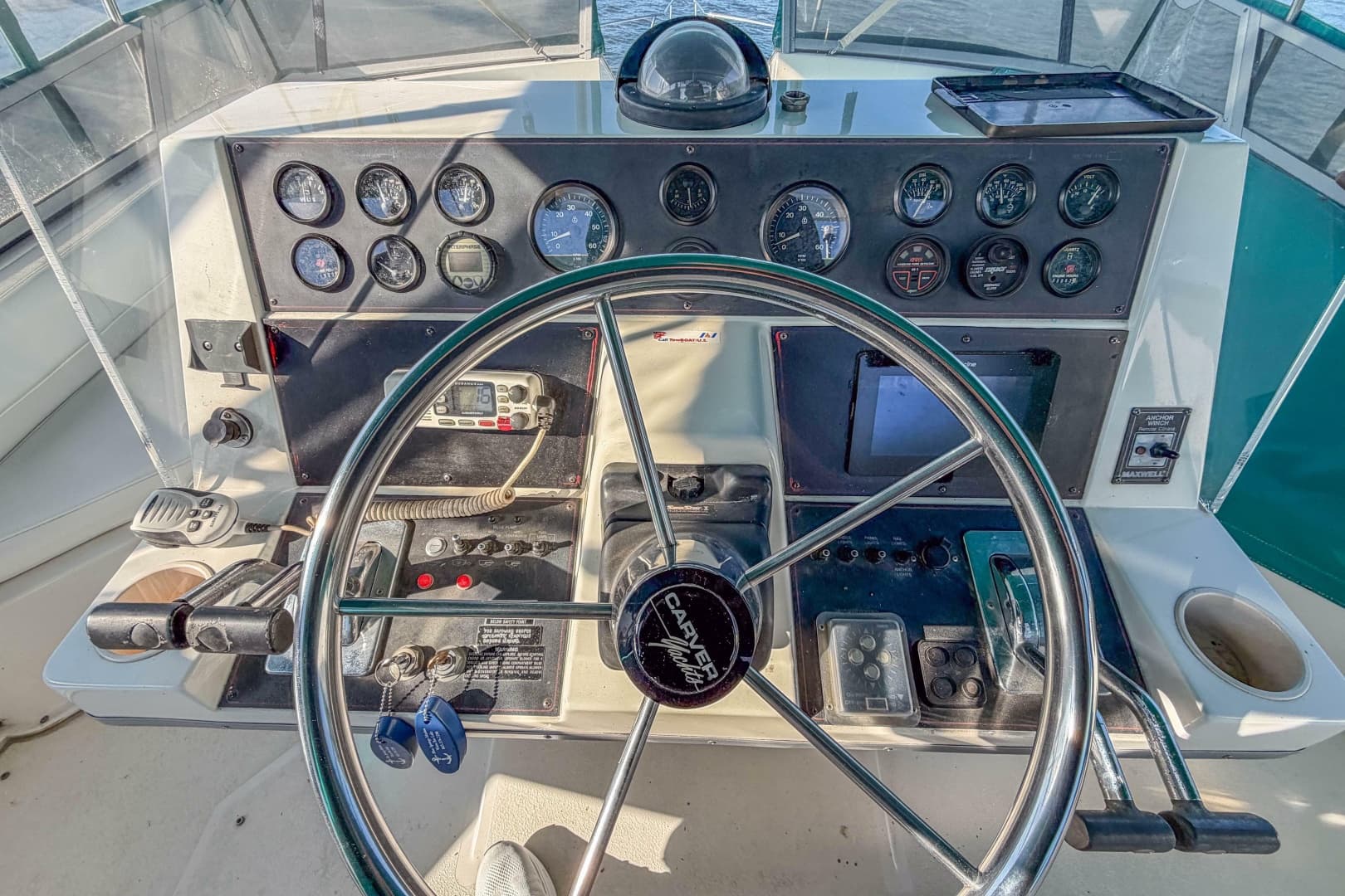 1994 Carver 380 Santego
