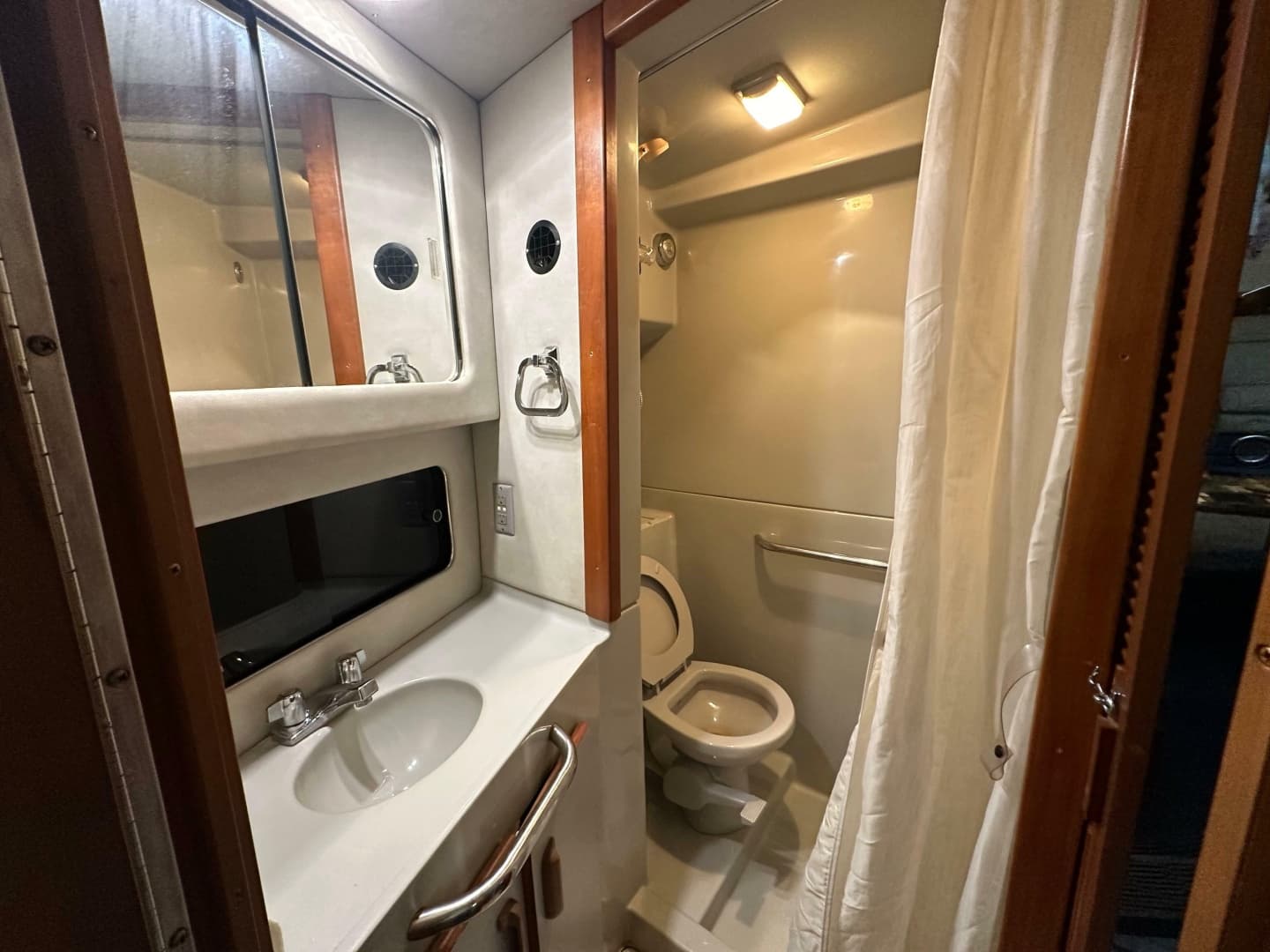 1991 Sea Ray 380 Aft Cabin