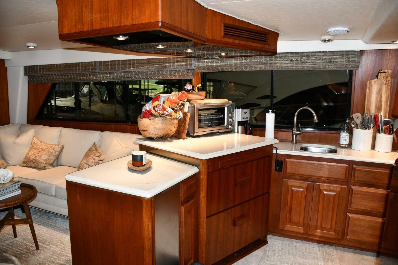 1990 Viking 53 Convertible