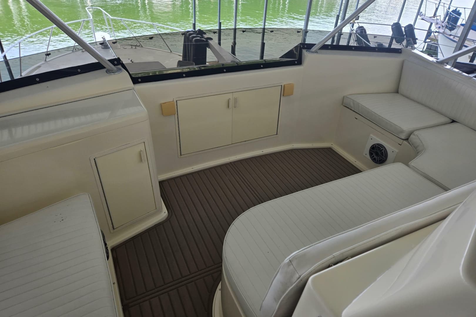 1990 Viking 53 Convertible