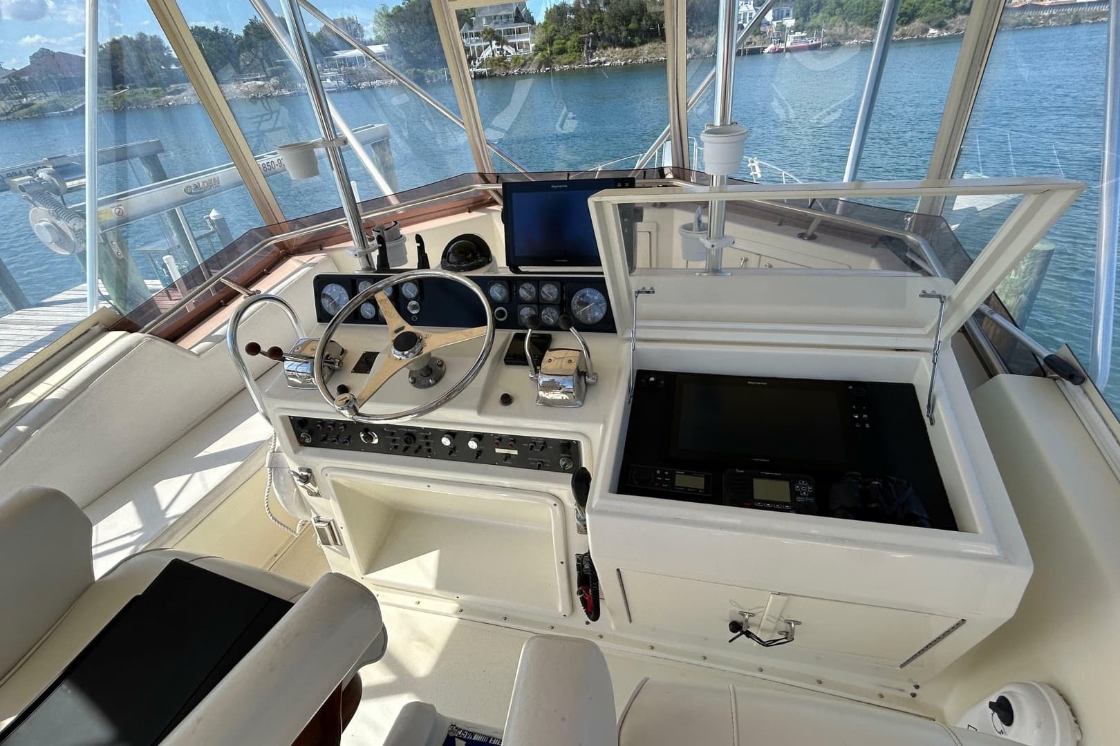 1989 Hatteras 45 Convertible