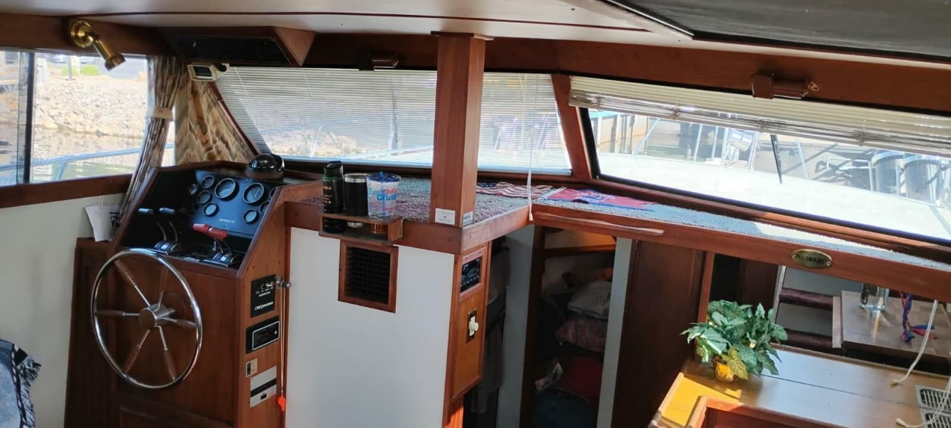 1988 Marinette 37 Motor Yacht
