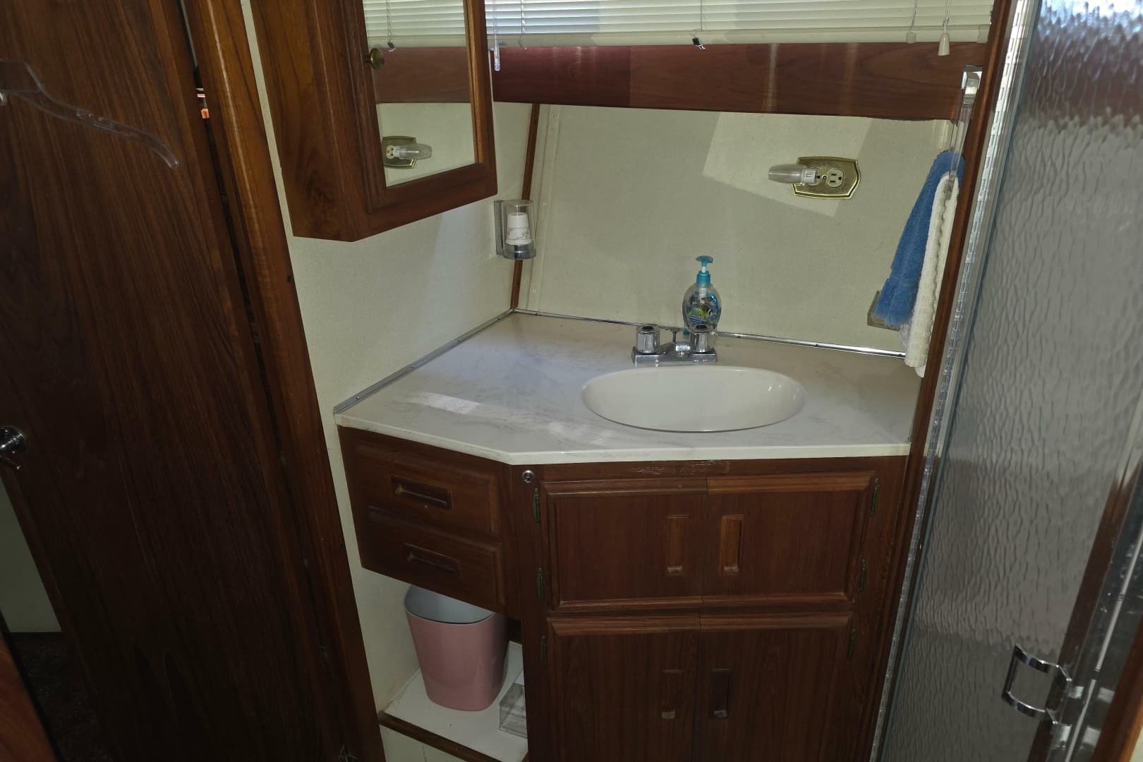 1988 Marinette 37 Motor Yacht