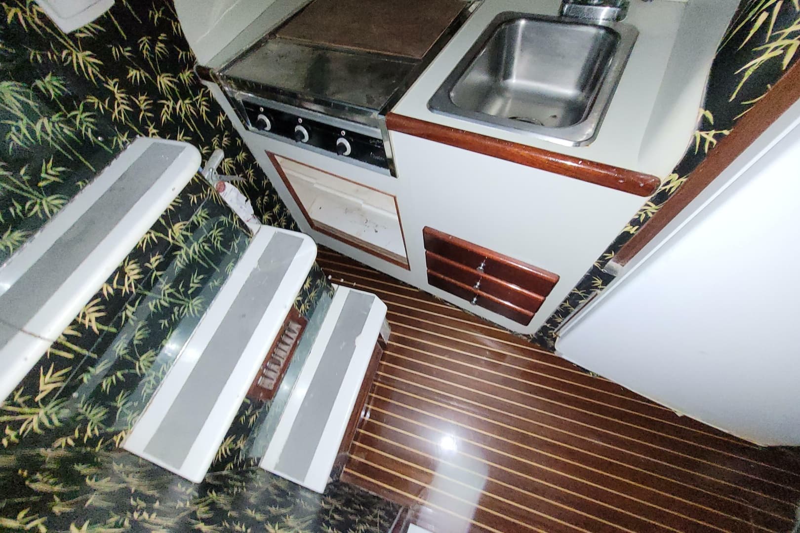 1984 Sunny Briggs 37 Express