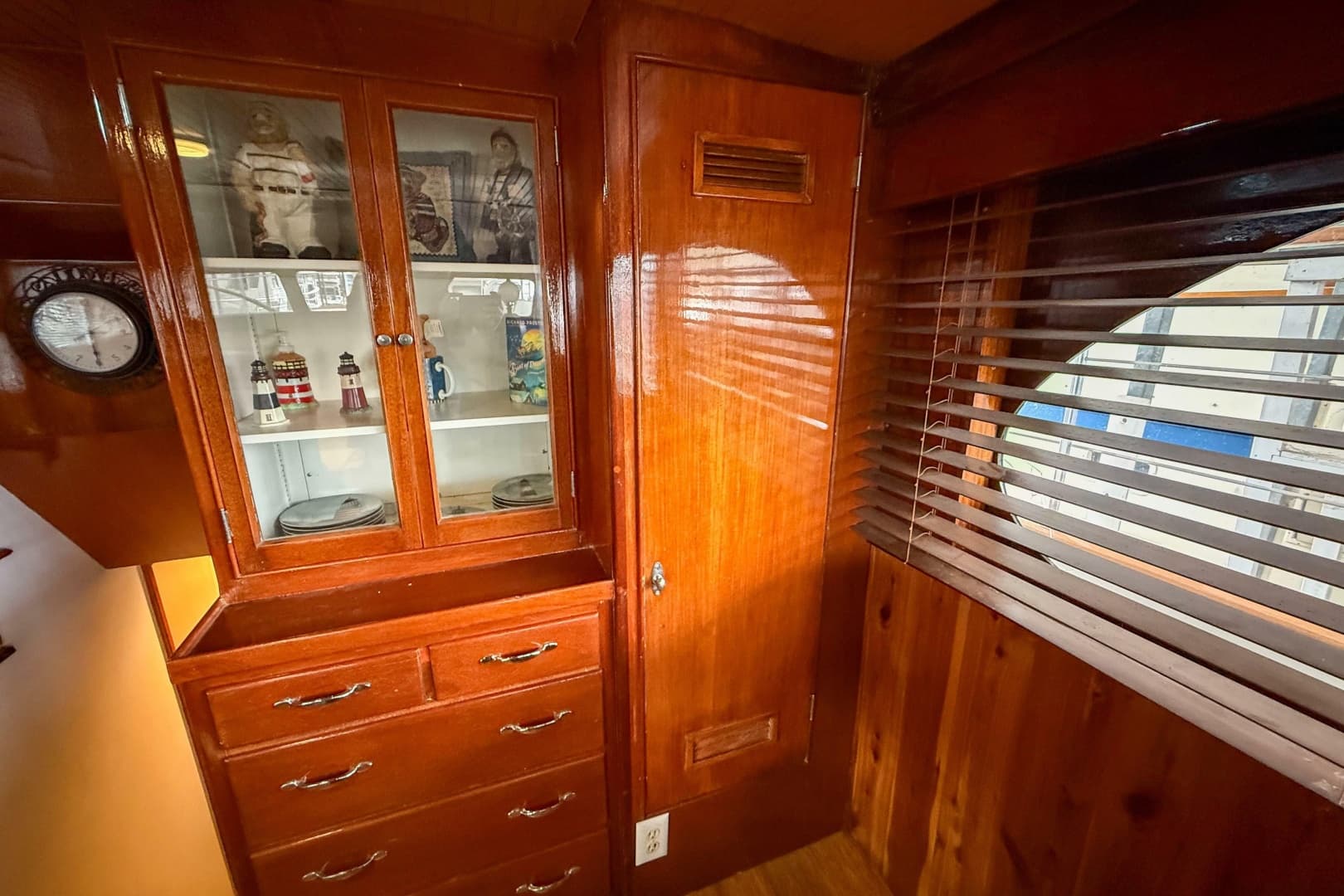 1956 Burger Pilothouse