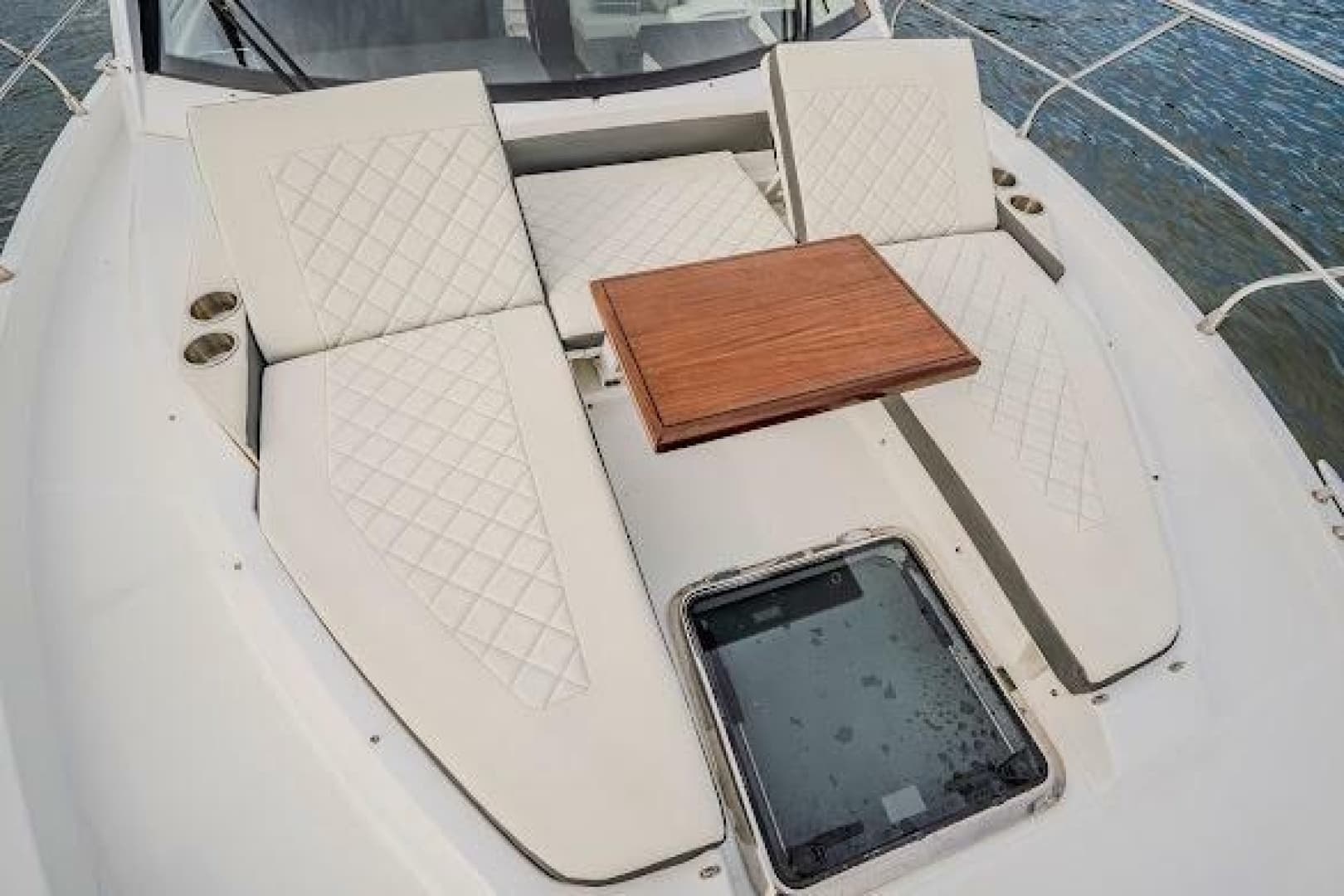 2023 Cruisers Yachts 42 Cantius
