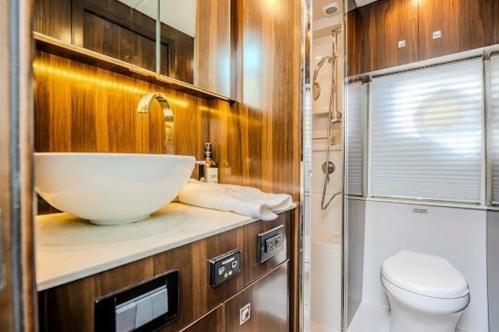 2023 Cruisers Yachts 42 Cantius