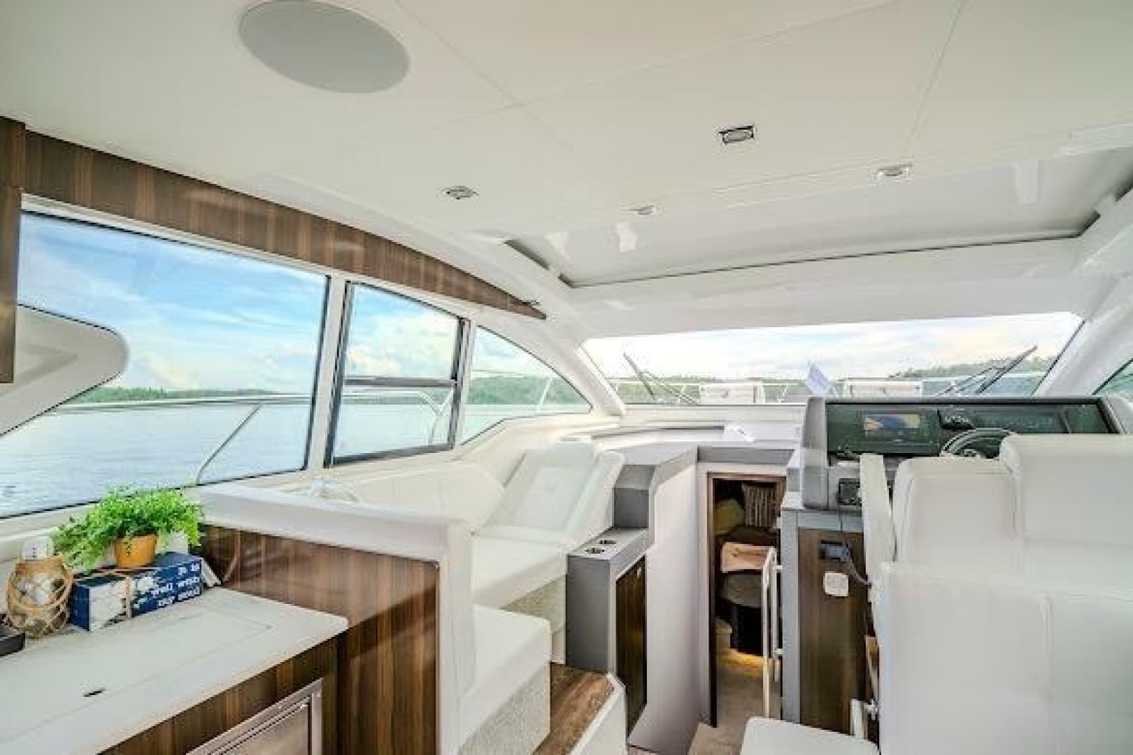 2023 Cruisers Yachts 42 Cantius