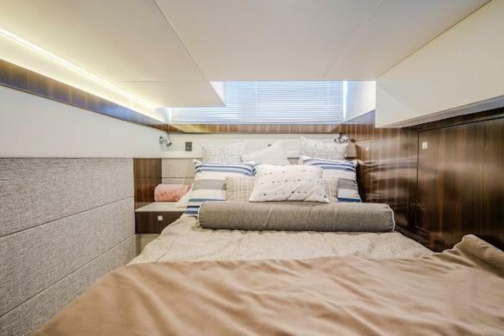2023 Cruisers Yachts 42 Cantius