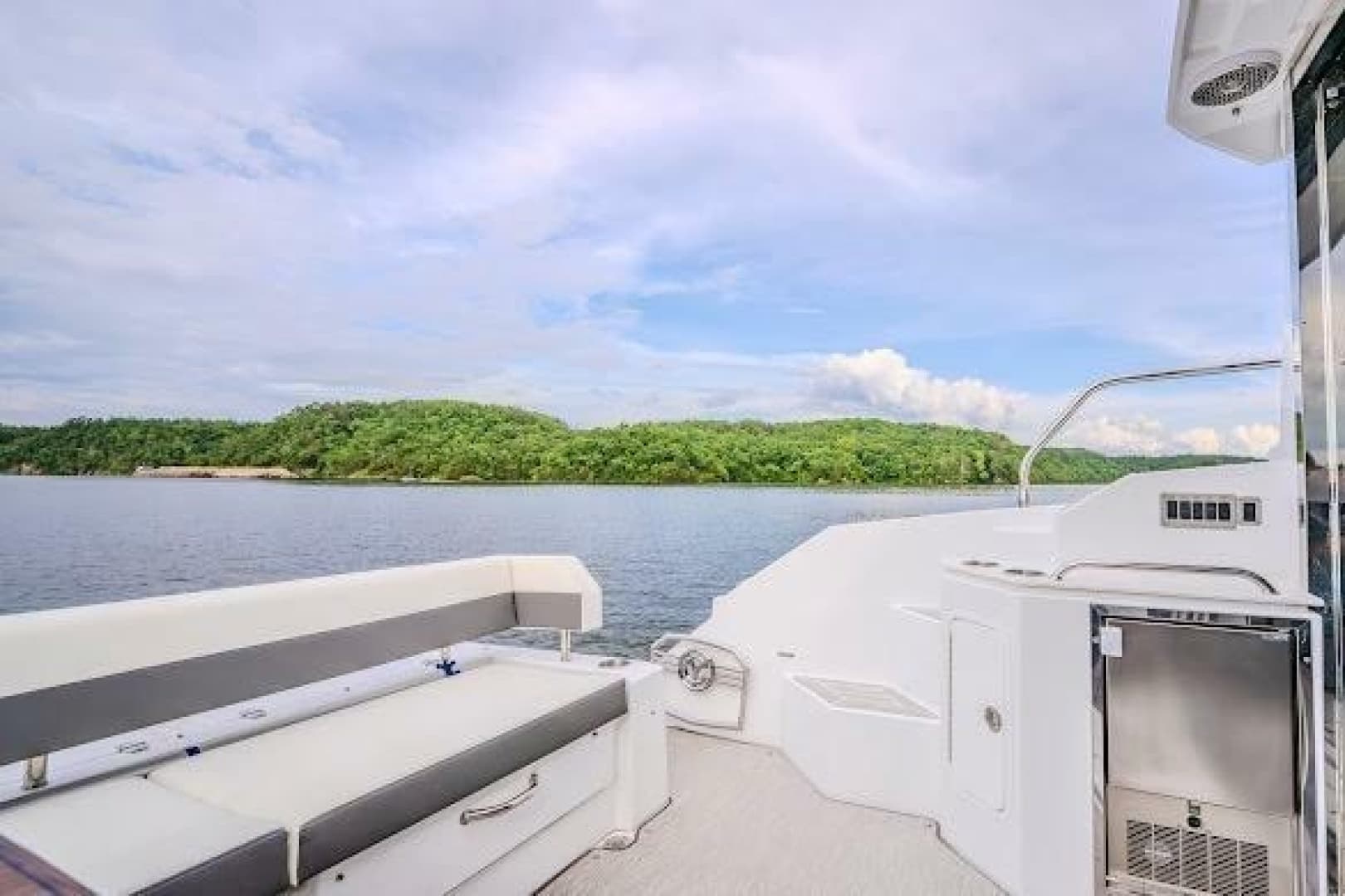 2023 Cruisers Yachts 42 Cantius