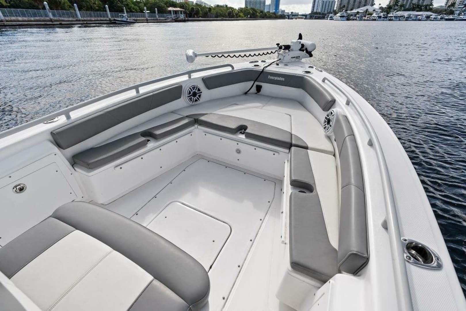 2023 Everglades 243 Center Console