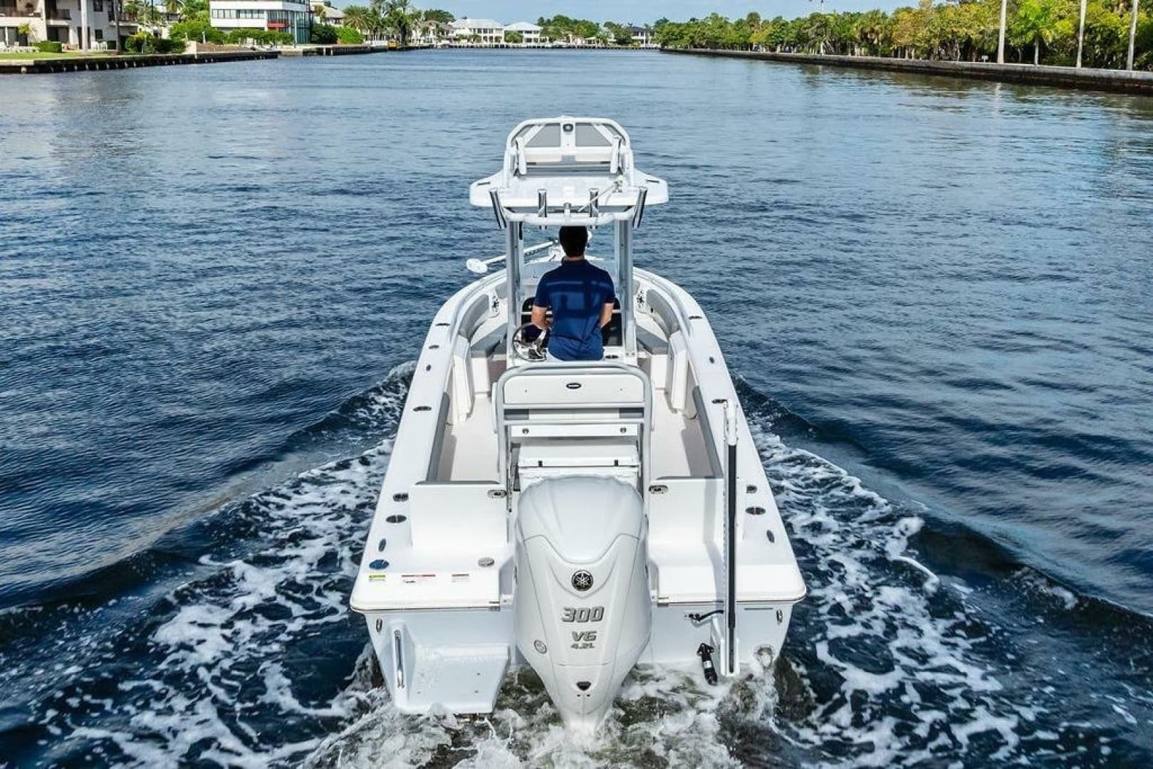 2023 Everglades 243 Center Console