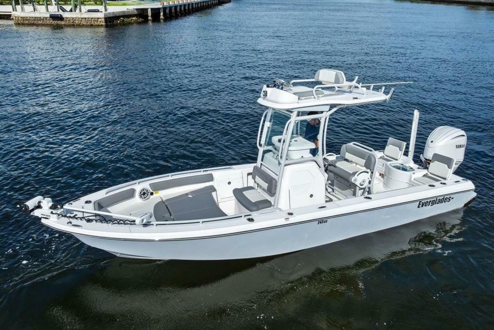 2023 Everglades 243 Center Console