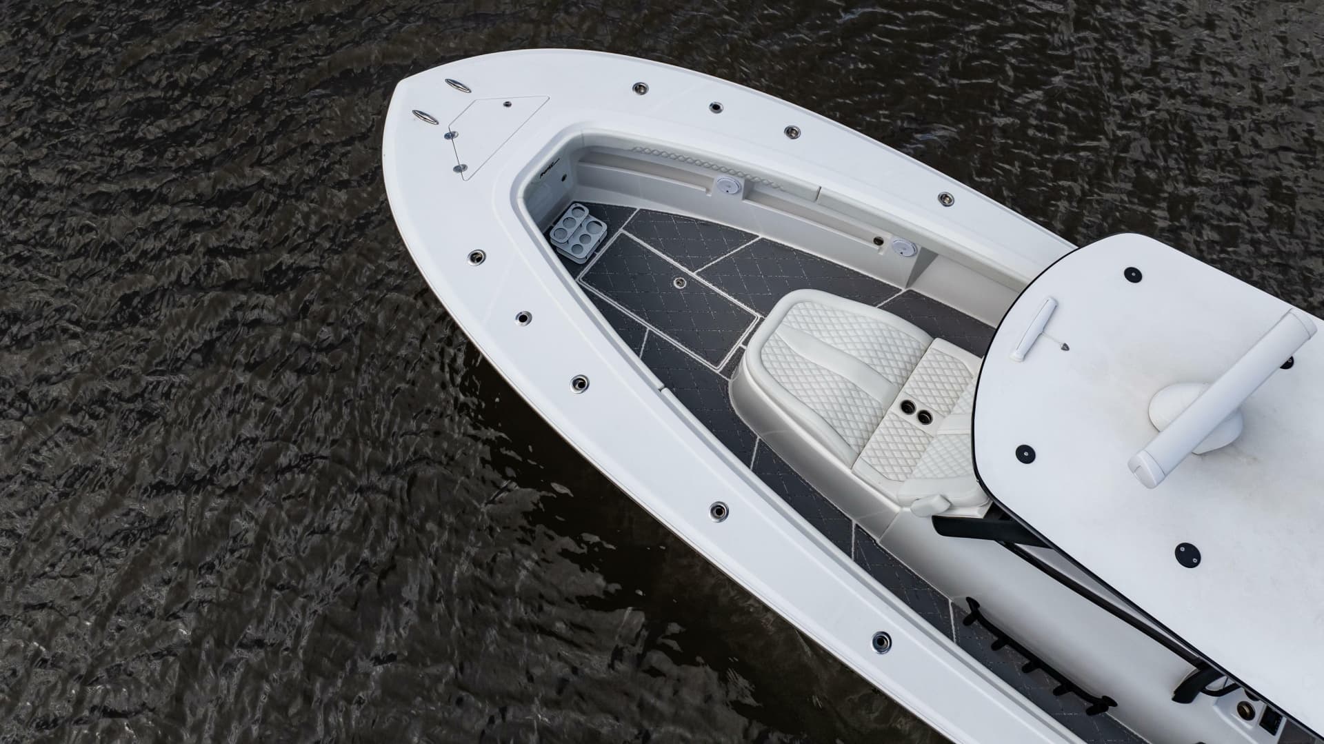 2023 Front Runner 39 Center Console