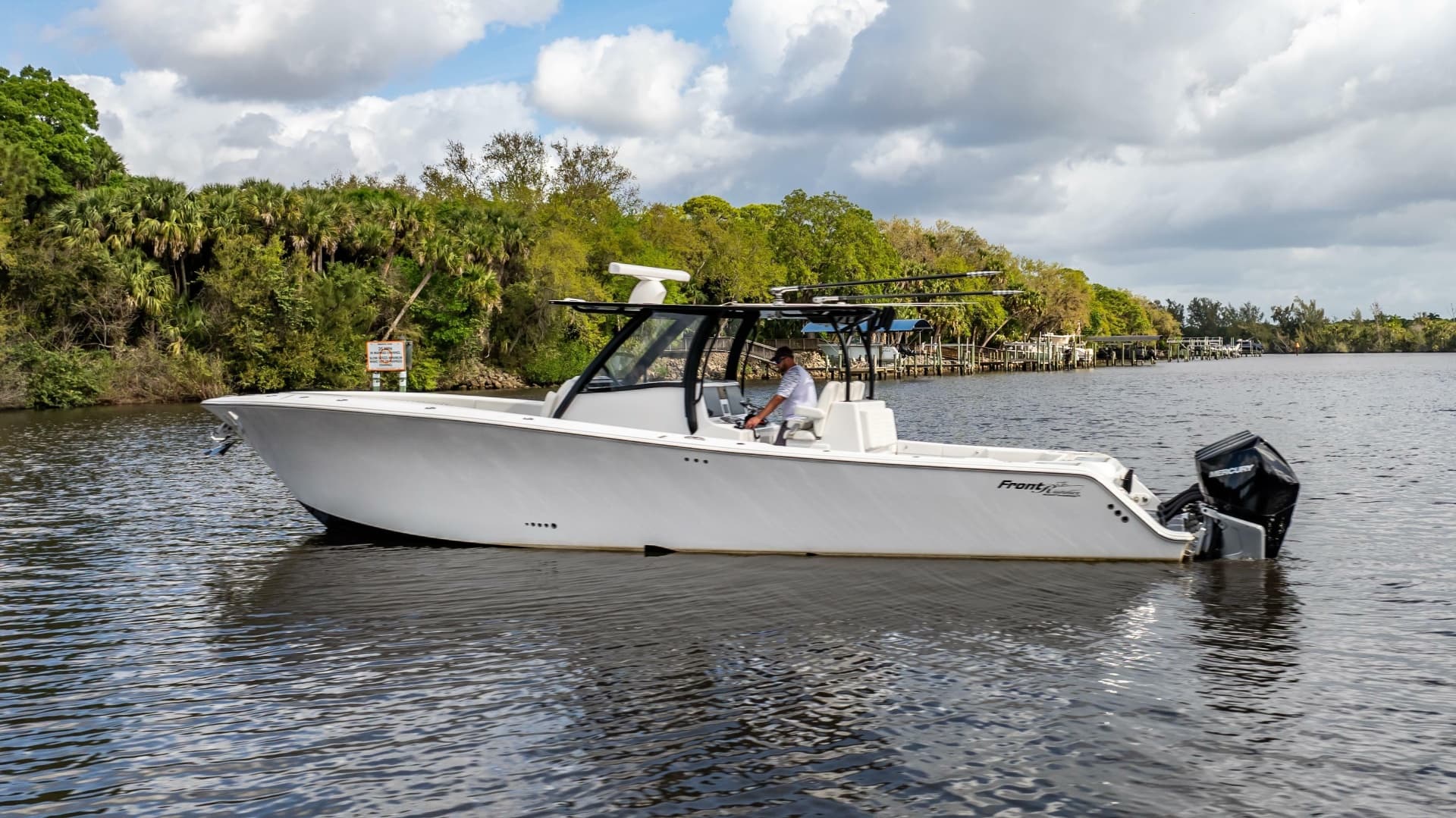 2023 Front Runner 39 Center Console