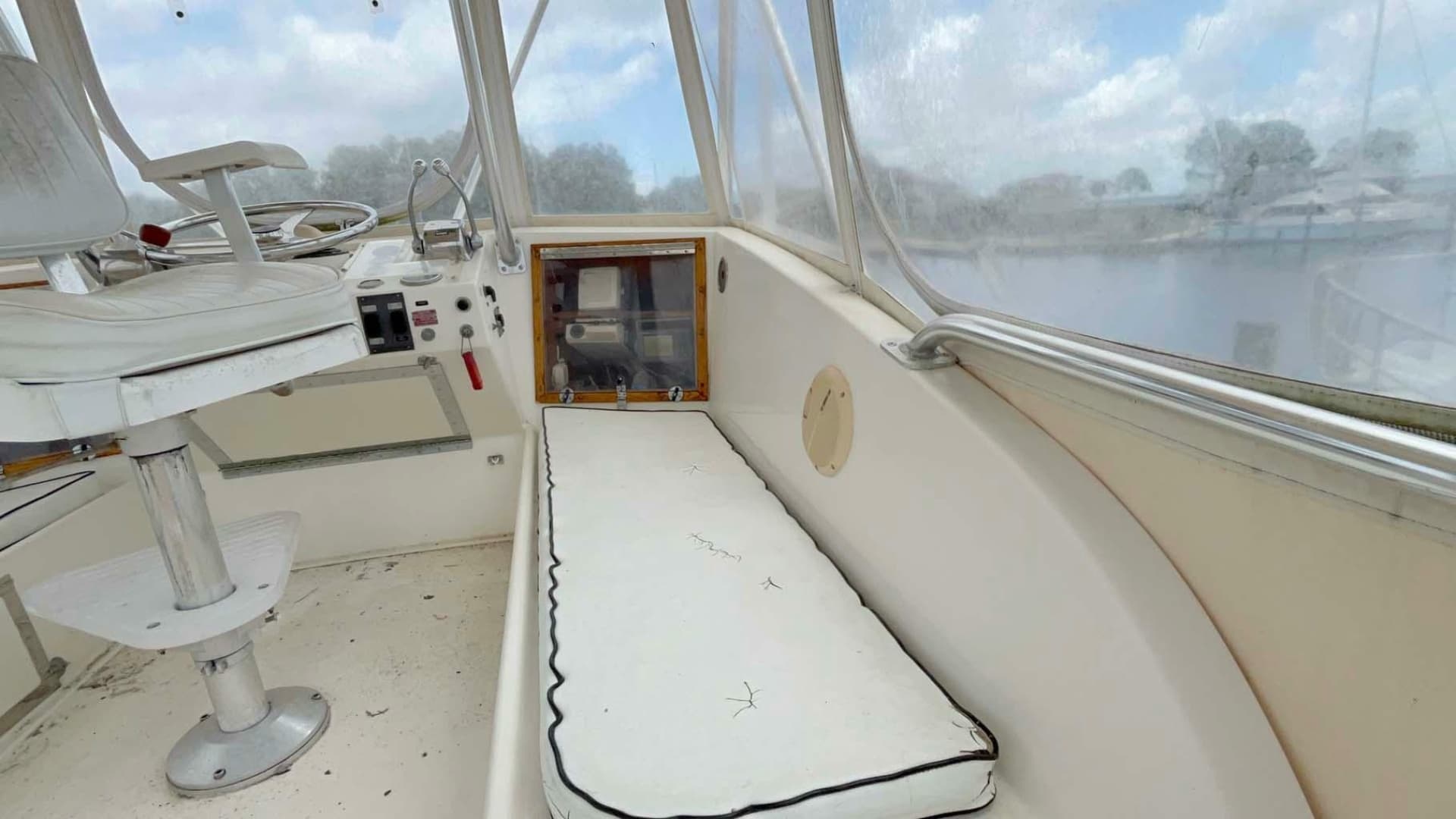 1975 Hatteras 36 Convertible