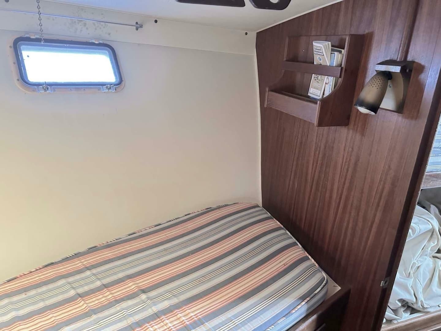 1975 Hatteras 36 Convertible