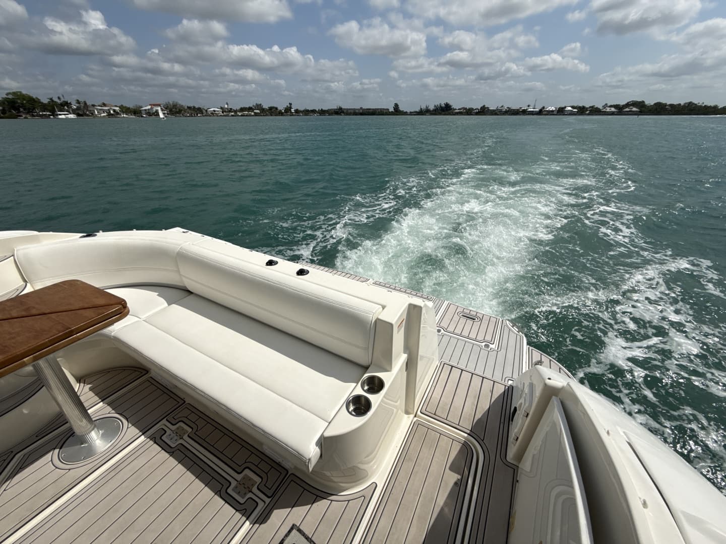 2006 Cruisers Yachts 420 Express