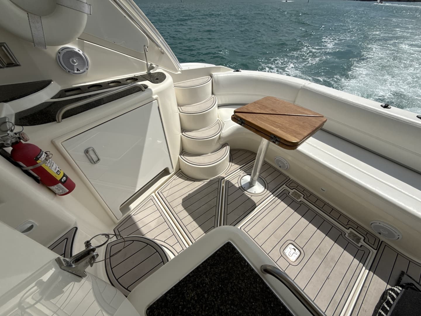 2006 Cruisers Yachts 420 Express