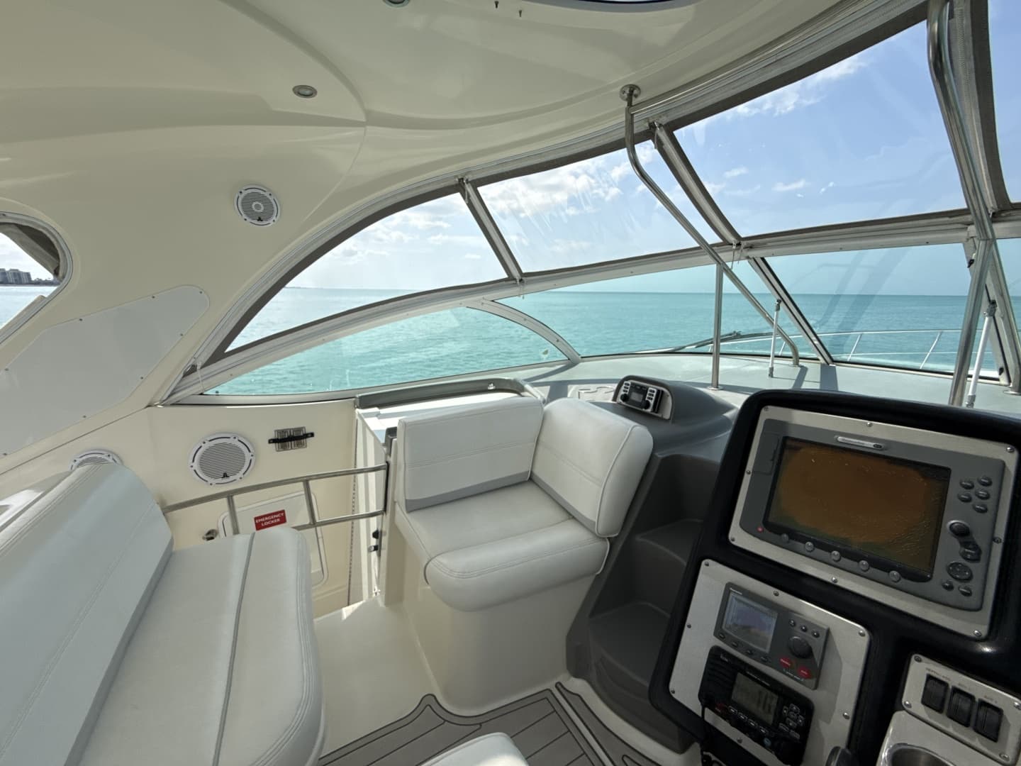 2006 Cruisers Yachts 420 Express