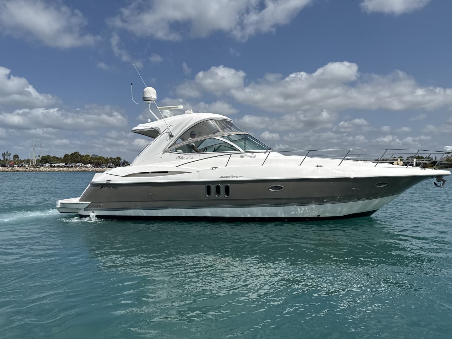 2006 Cruisers Yachts 420 Express