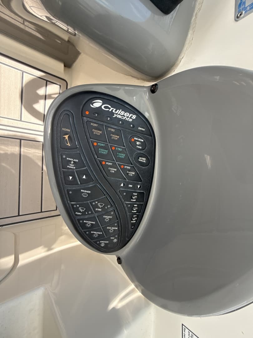 2006 Cruisers Yachts 420 Express