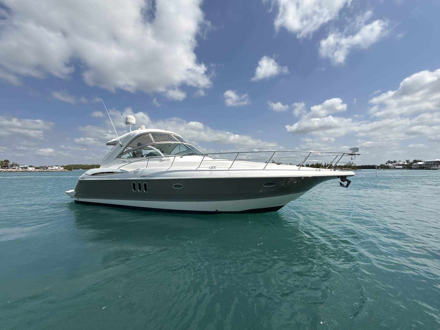 2006 Cruisers Yachts 420 Express