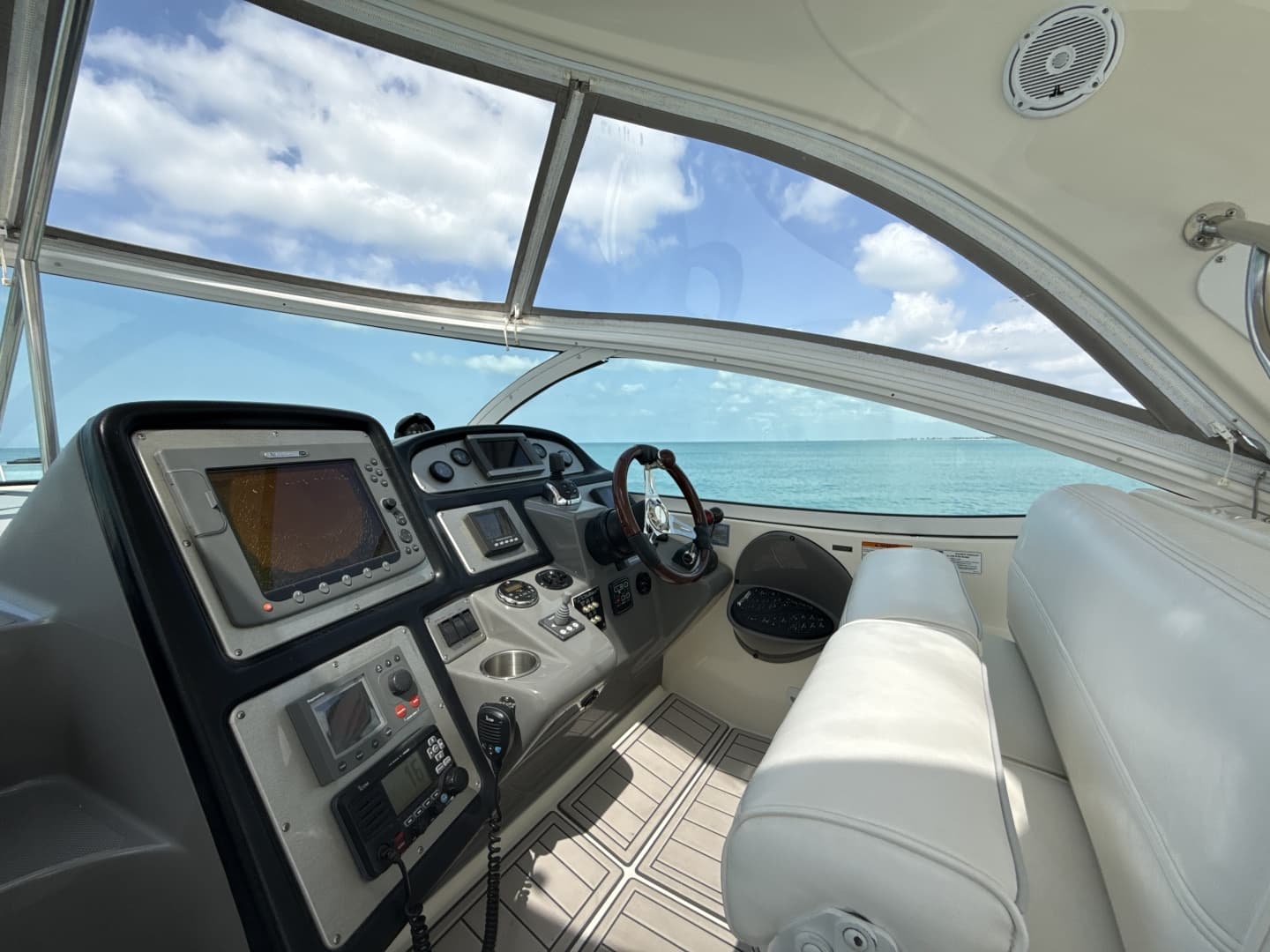 2006 Cruisers Yachts 420 Express