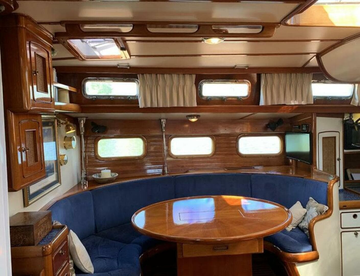 Main Salon Starboard