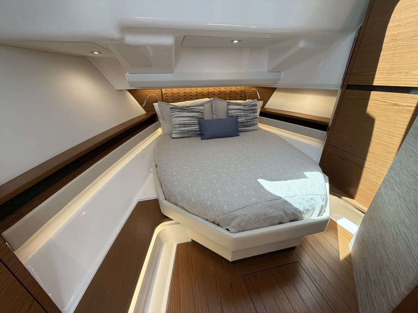2026 Tiara Yachts 48 LS