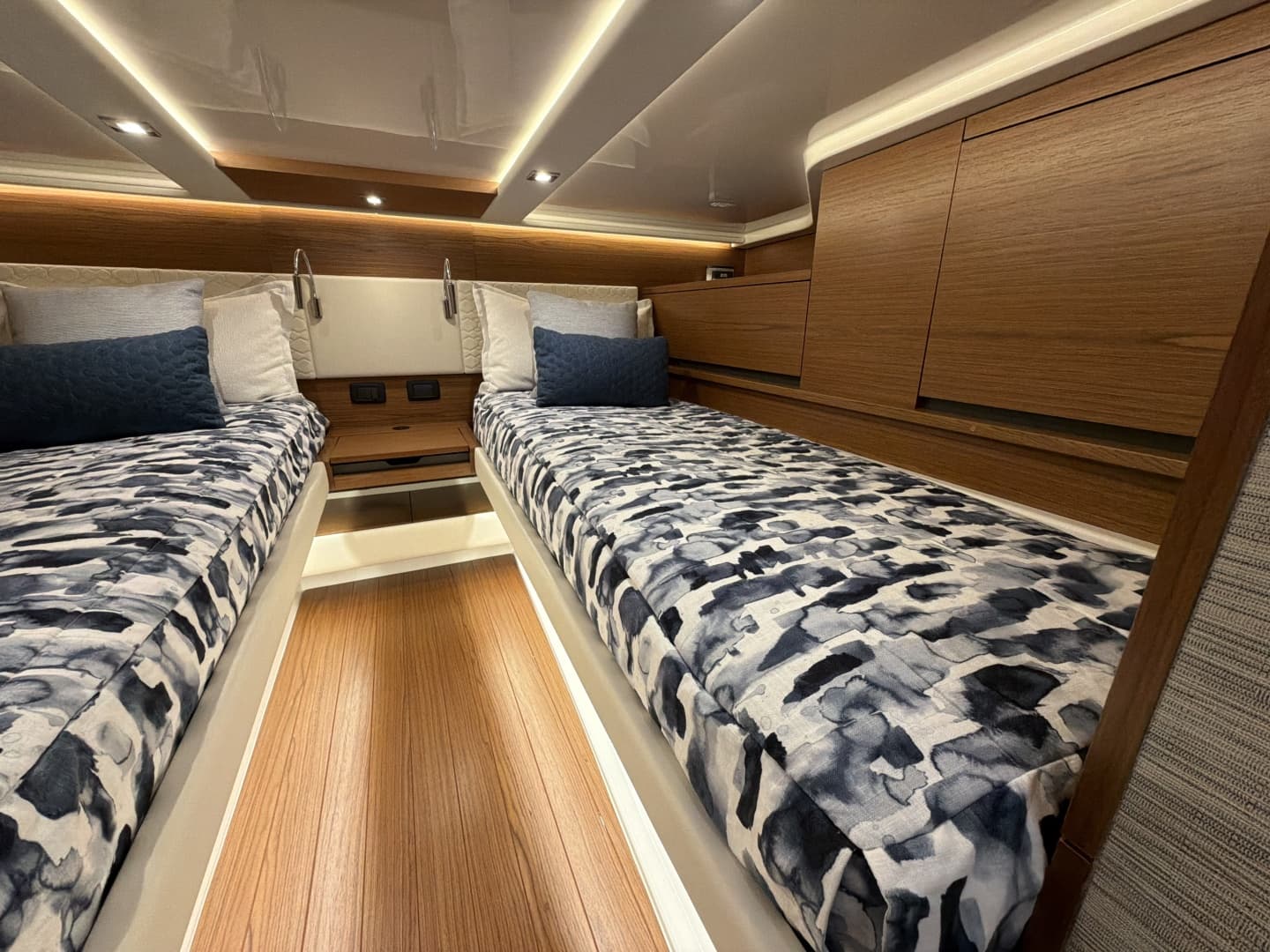 2026 Tiara Yachts 48 LS