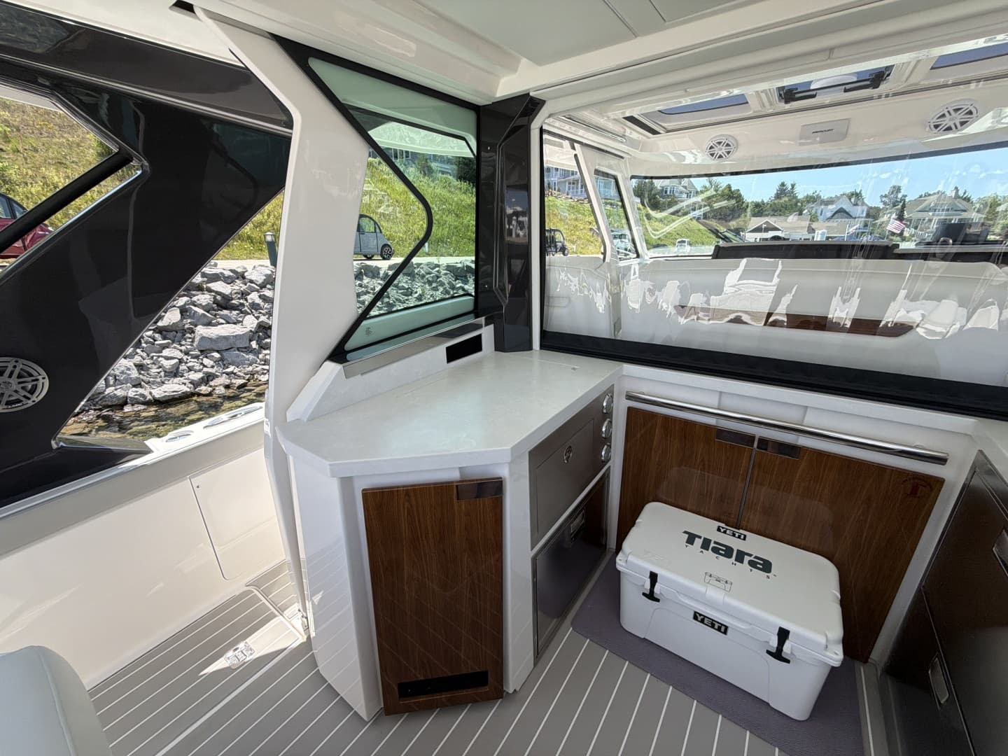 2026 Tiara Yachts 48 LS