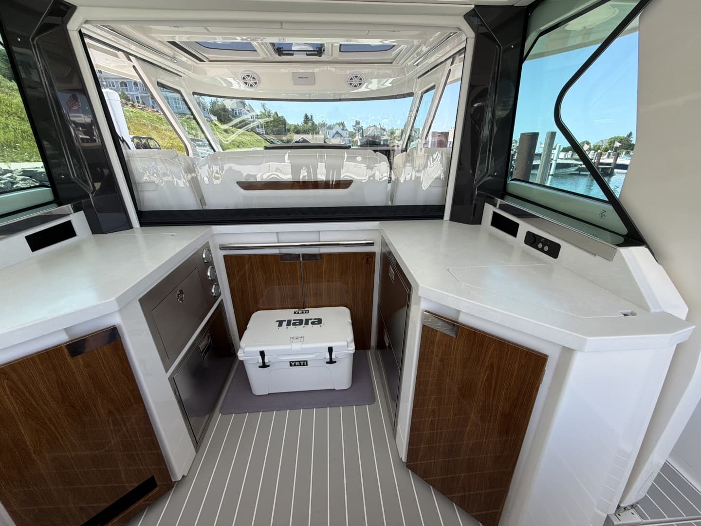 2026 Tiara Yachts 48 LS