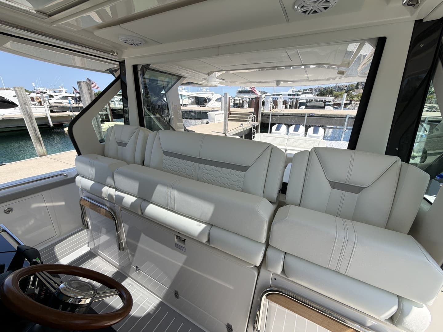 2026 Tiara Yachts 48 LS