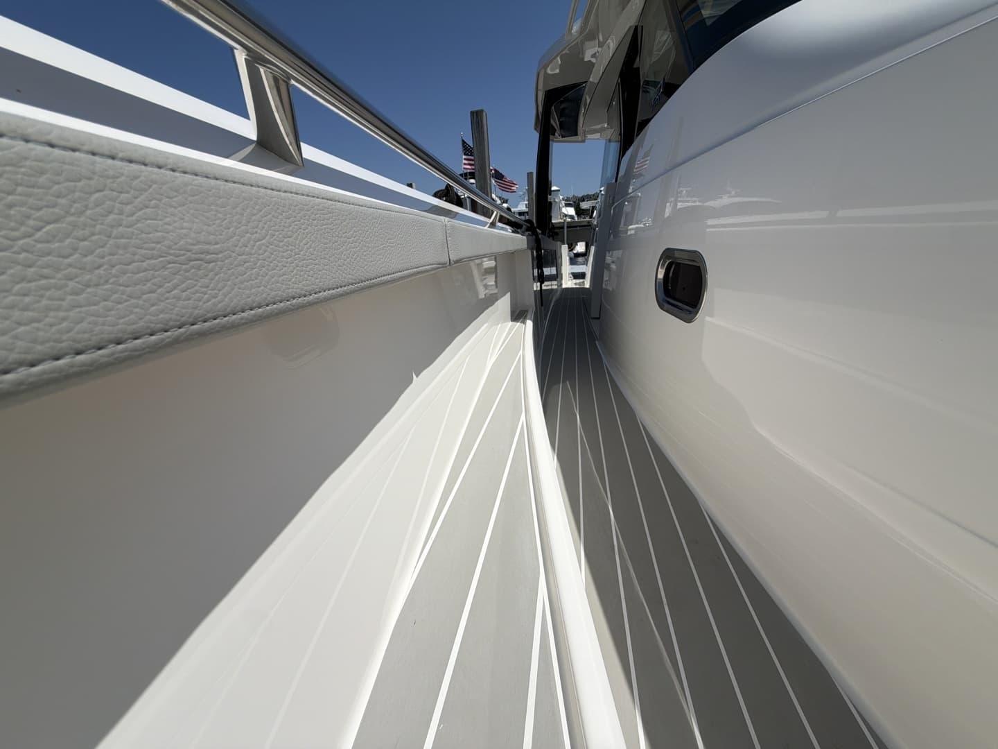 2026 Tiara Yachts 48 LS