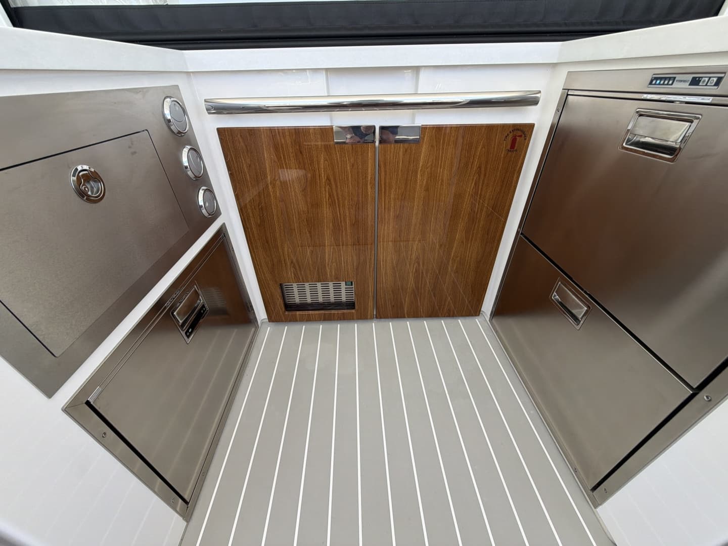 2026 Tiara Yachts 48 LS